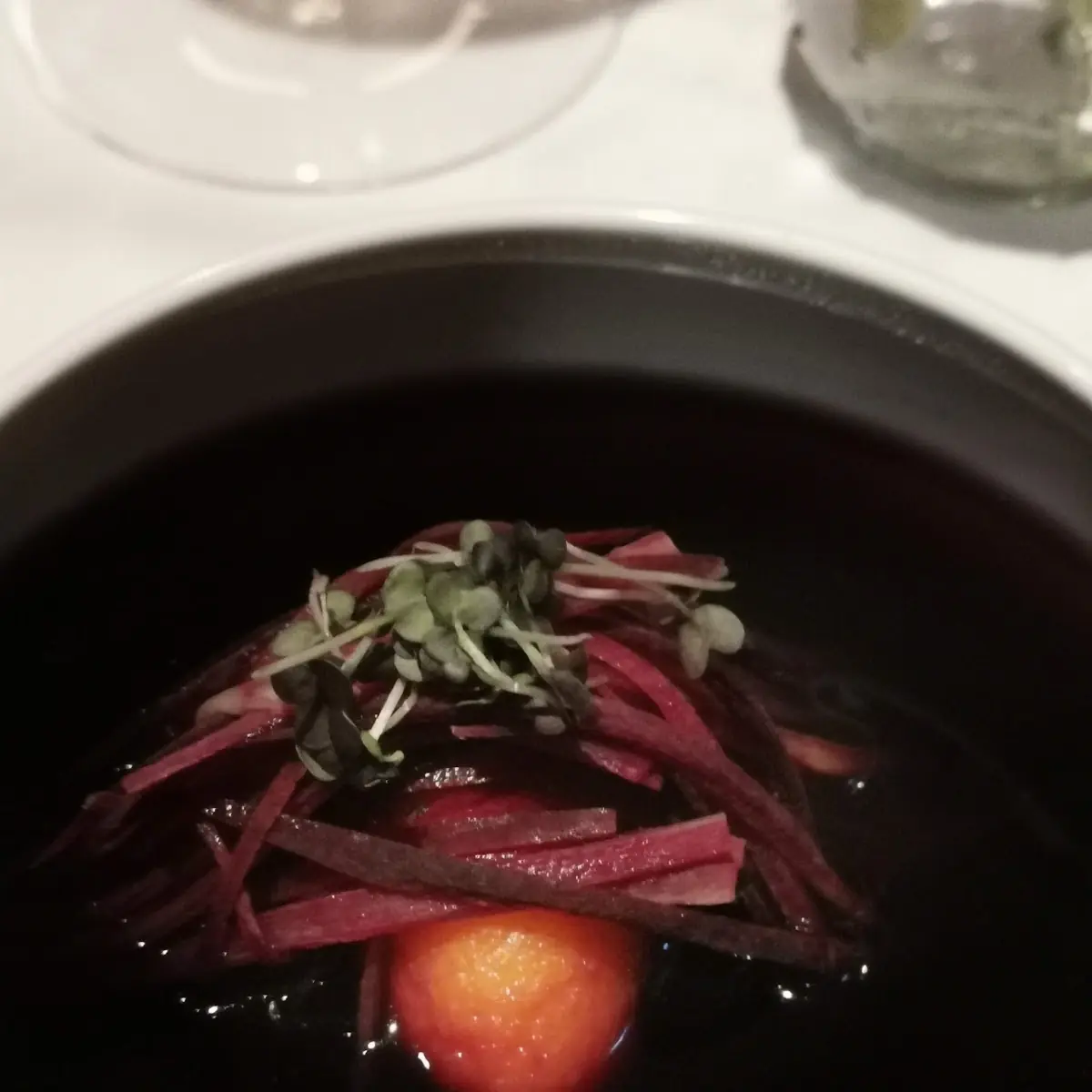 Consommée Von Violette Karotte Mit Grießnockerl, Speis am LENDHAFEN