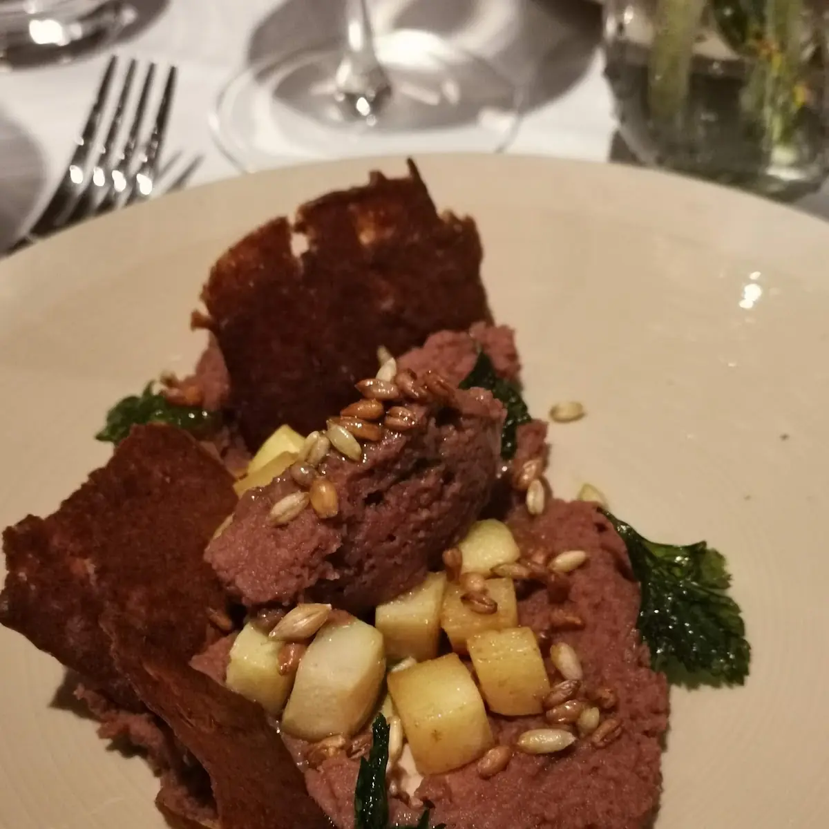 Pastinakencreme Mit Geröstetem Und Gepufftem Hafer, Speis am LENDHAFEN