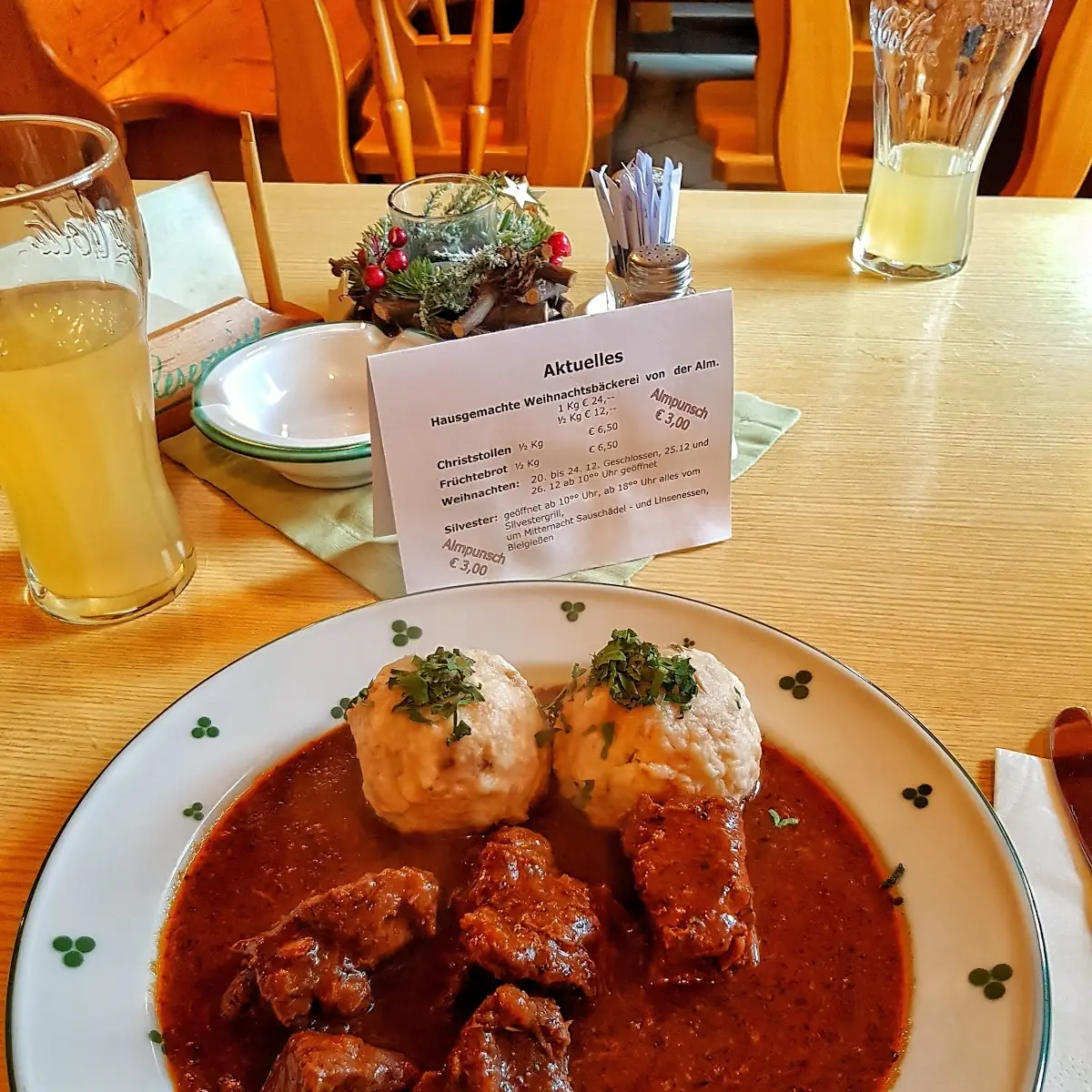 Gulasch Mit Semmelknödel