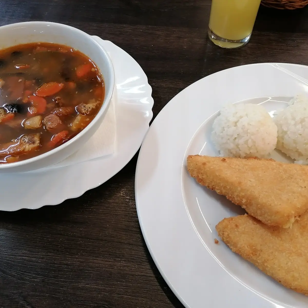 Gebackener Káse Mit Reis Und Mayo Suppe