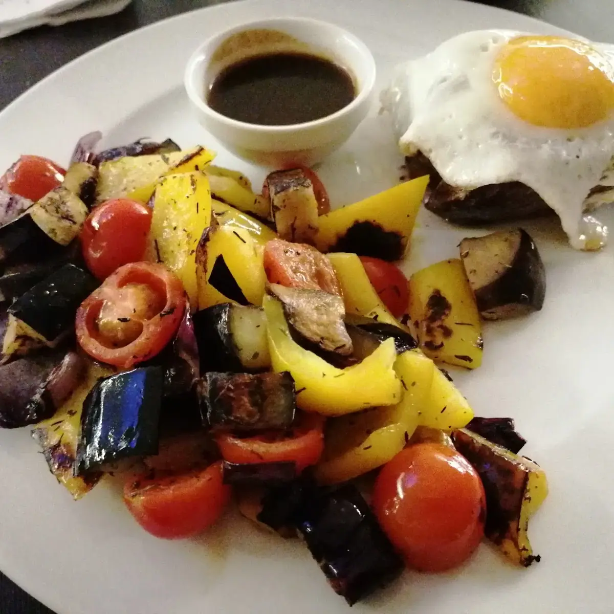 Rindersteak Grillgemüse Spiegelei