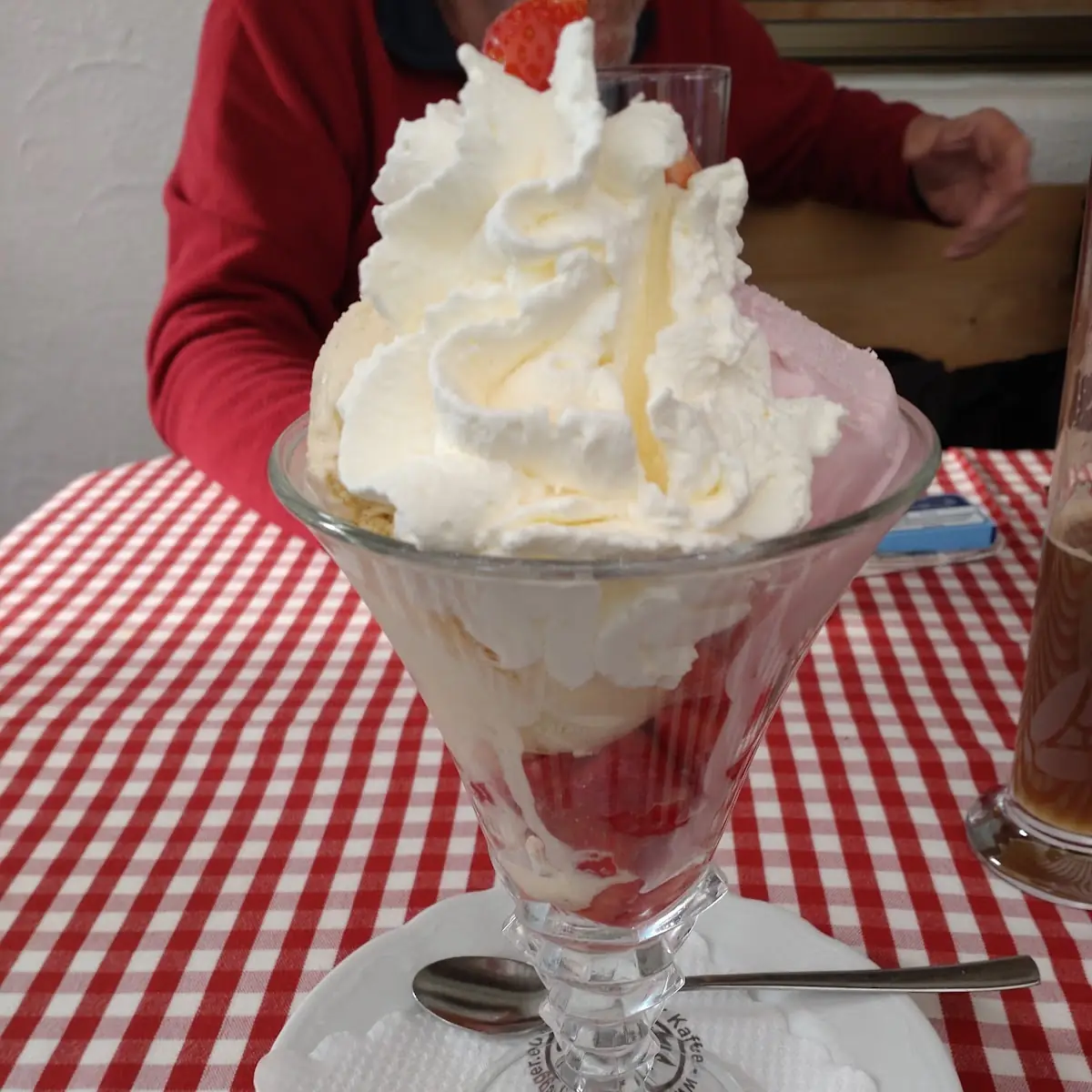 Erdbeerbecher
