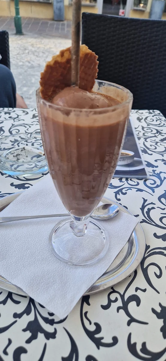 Eiskaffee Mit Schokoladeneis Und Ohne Schlagobers