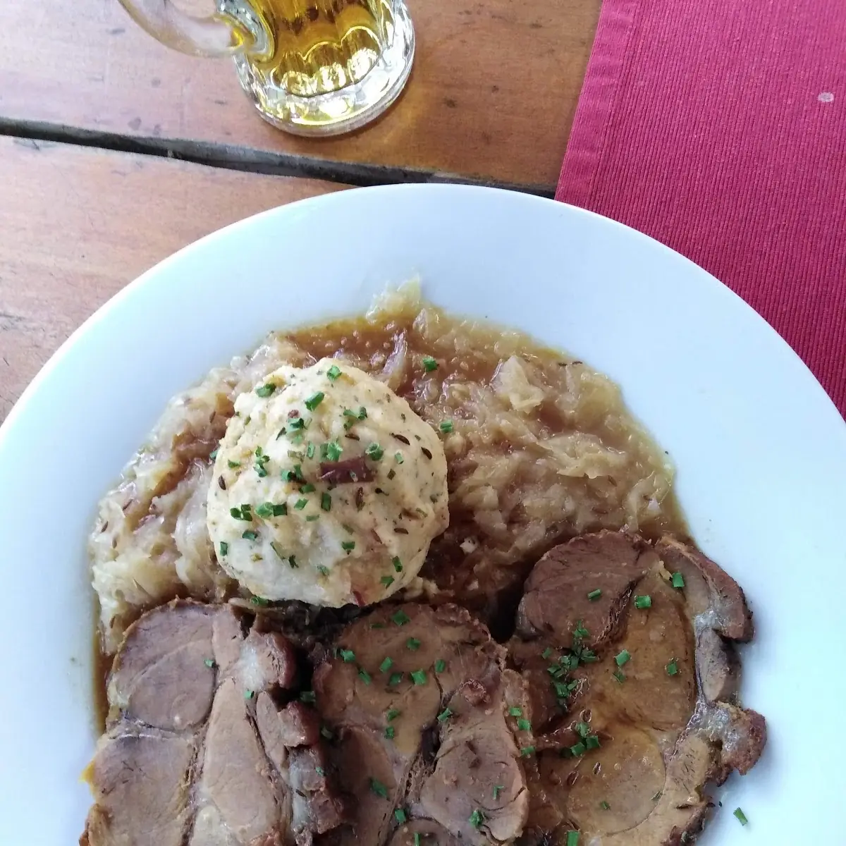 Schweinebraten Mit Gabelkraut Und Knödel