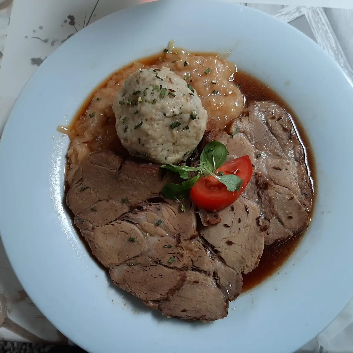 Schweinebraten Mit Sauerkraut Knödel