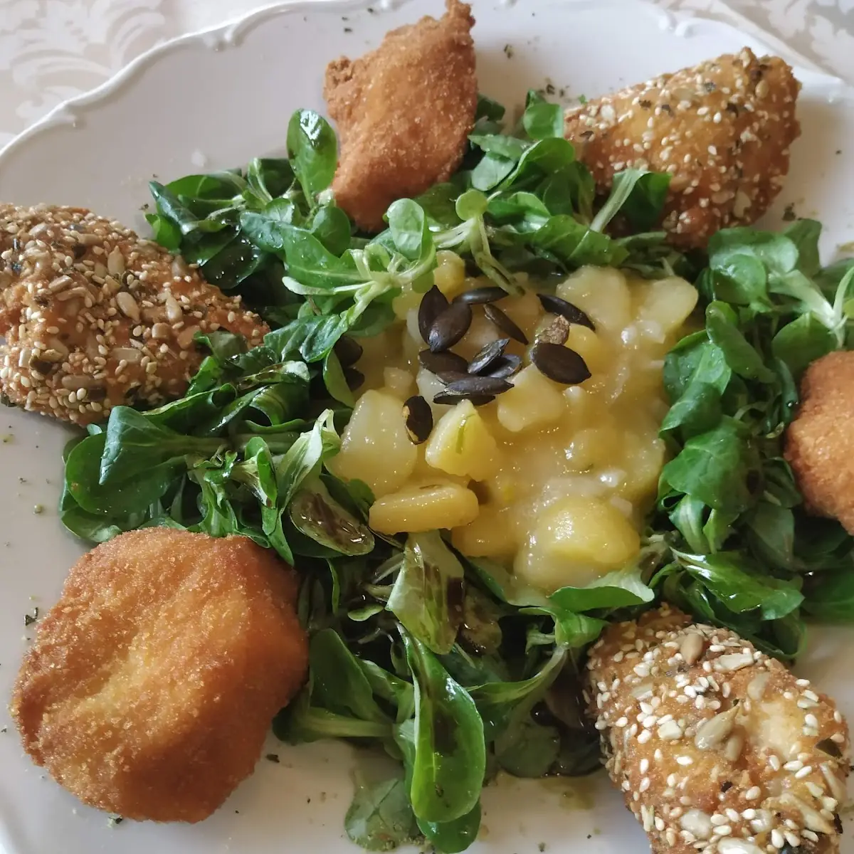 Backhendl Stücke Auf Salatteller