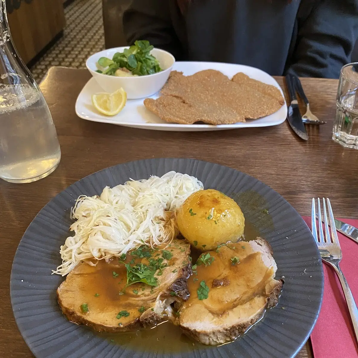 Schweinsbraten Mit Sauerkraut Und Kartoffelknödel