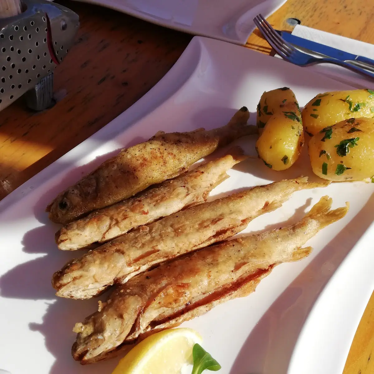 Atterseesaibling Mit Petersilienkartoffeln