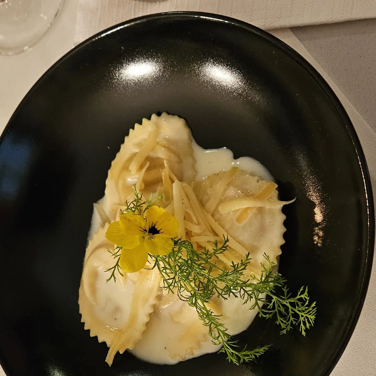 Gefüllte Pasta Mit Schwarzem Trüffel