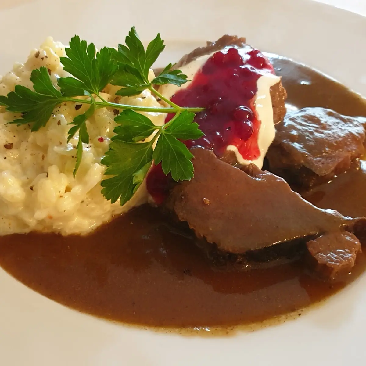 Wildschwein In Rotweinsauce Und Spargelrisotto