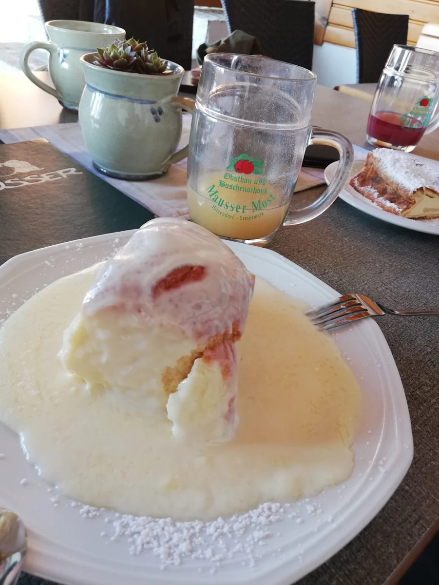 Buchtel Mit Vanillesauce
