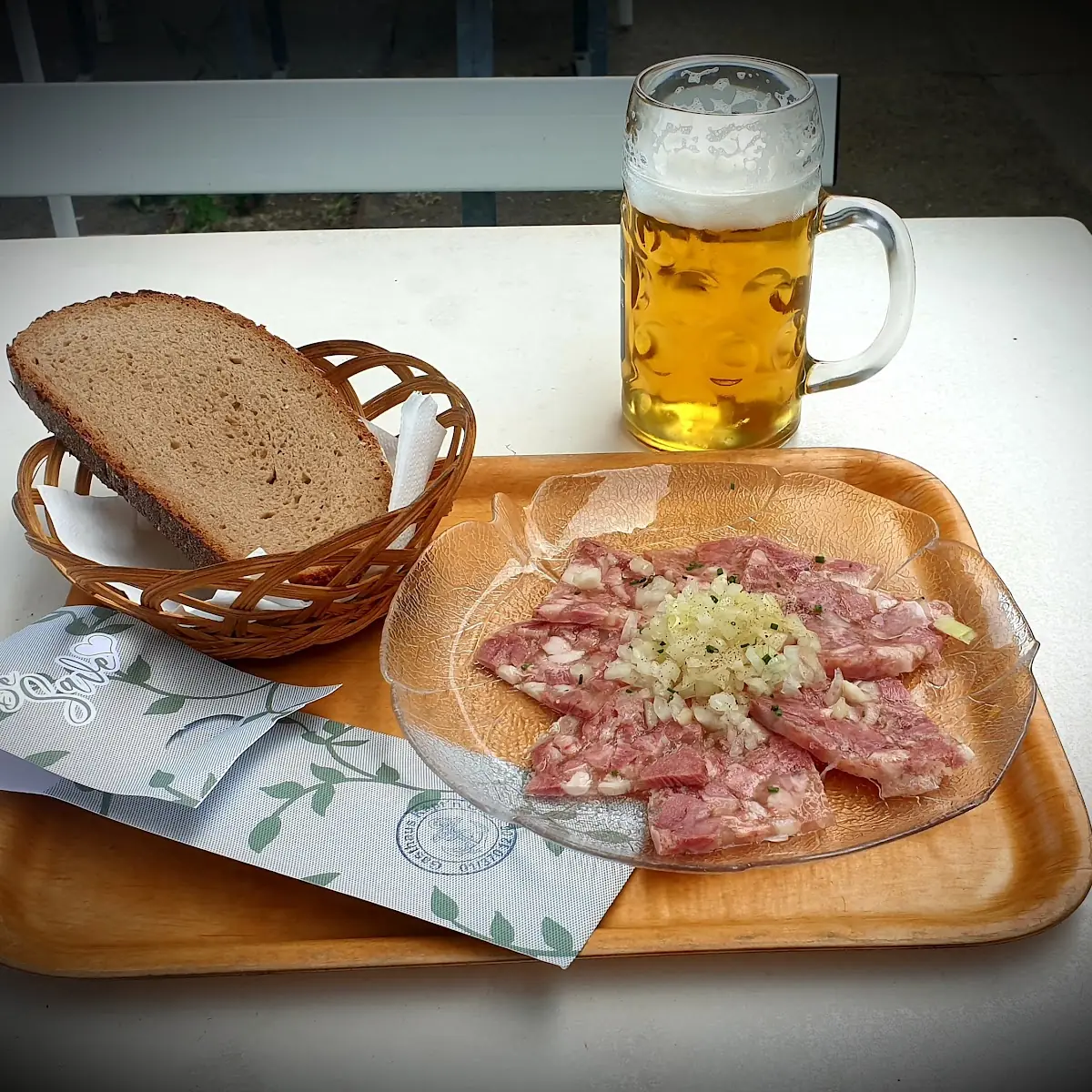 Presswurst Mit Zwiebel Essig Öl Und Brot