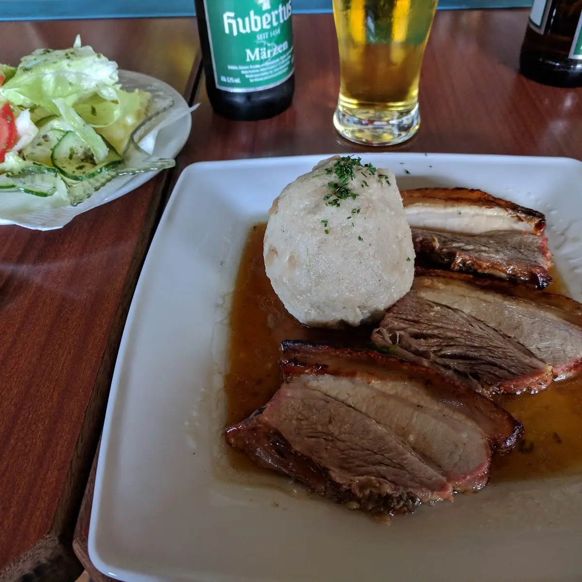 Schweinsbraten Mit Knödeln