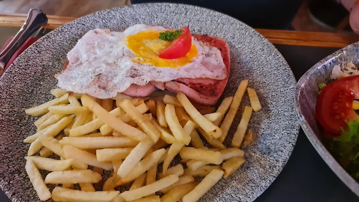 Bergsteiger Essen Leberkäs Soiegelei