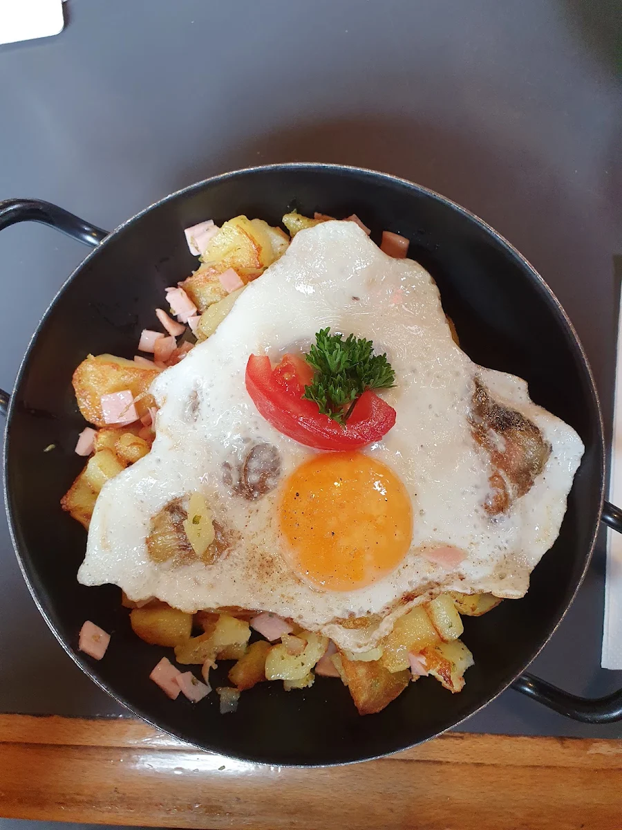 Gröstipfännchen Mit Spiegelei
