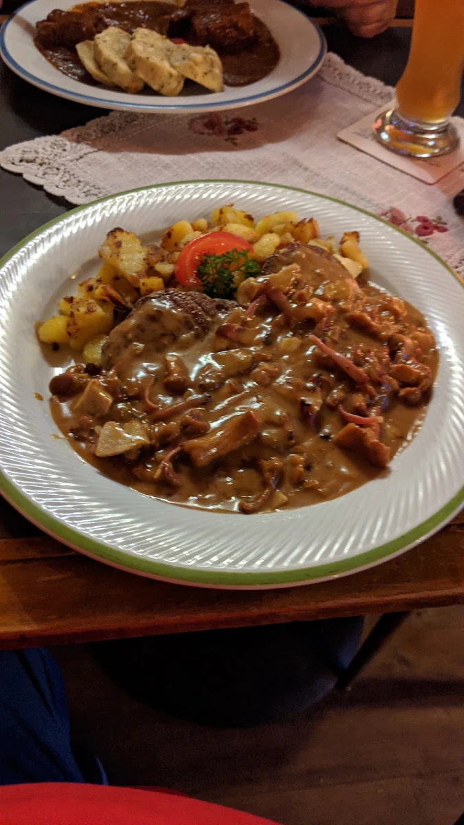 Rostbraten Mit Bratkartoffeln