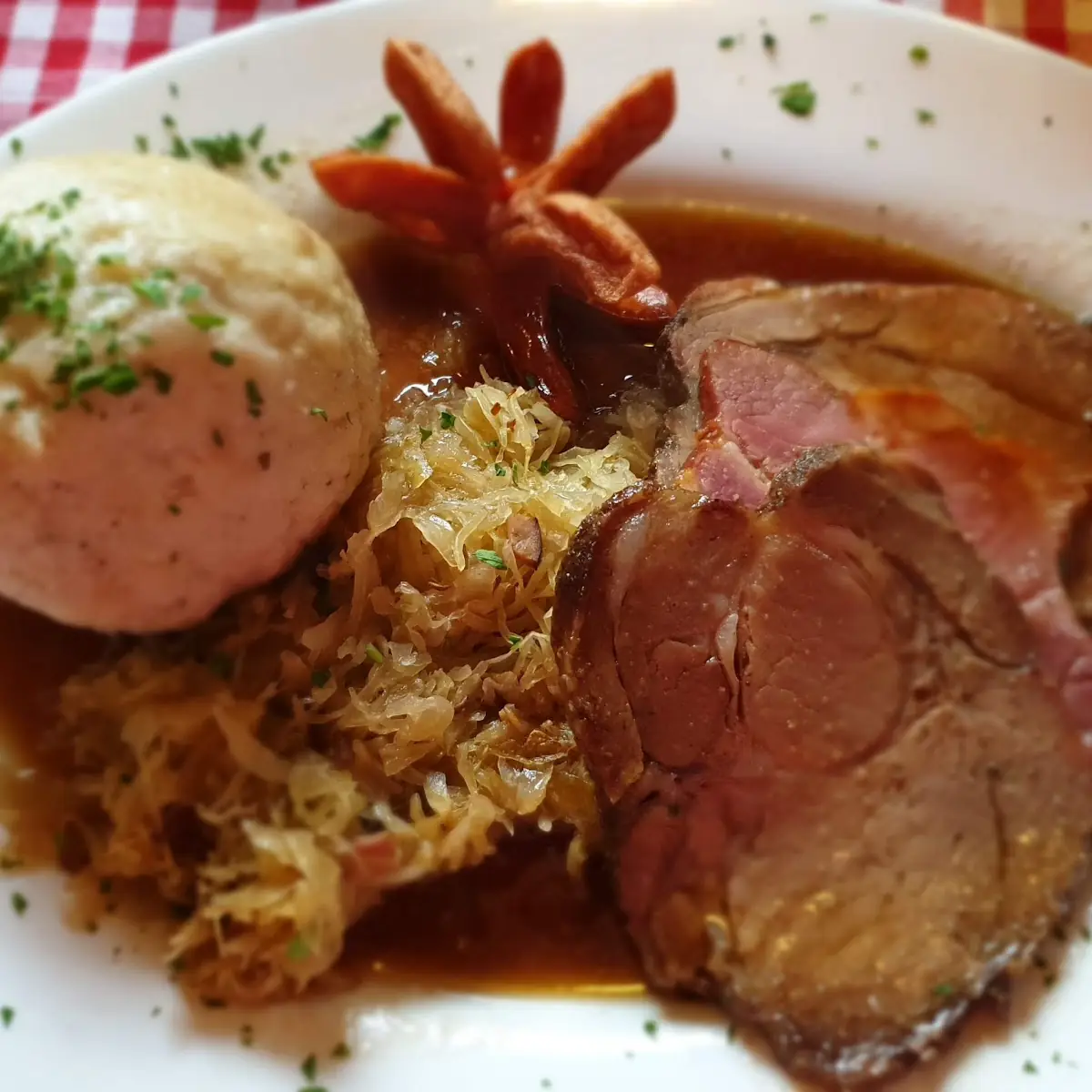 Schweinebraten Und Semmelknödel
