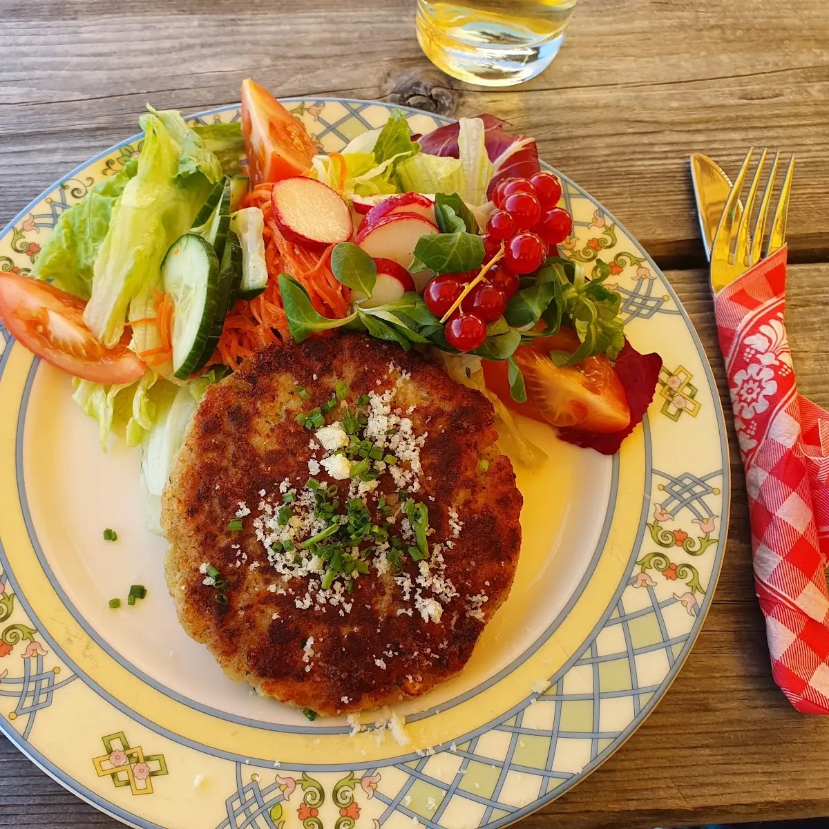 Kaspressknödel Mit Salat