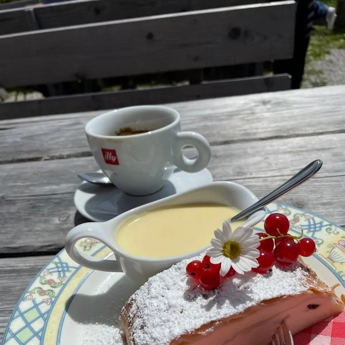 Topfenstrudel Mit Vanillesauce
