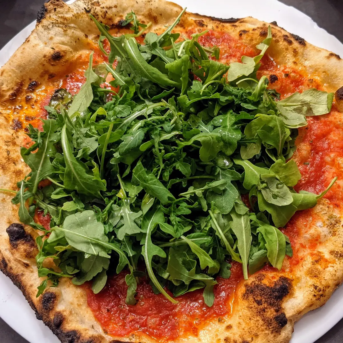 Pizza Marinara Mit Rucola