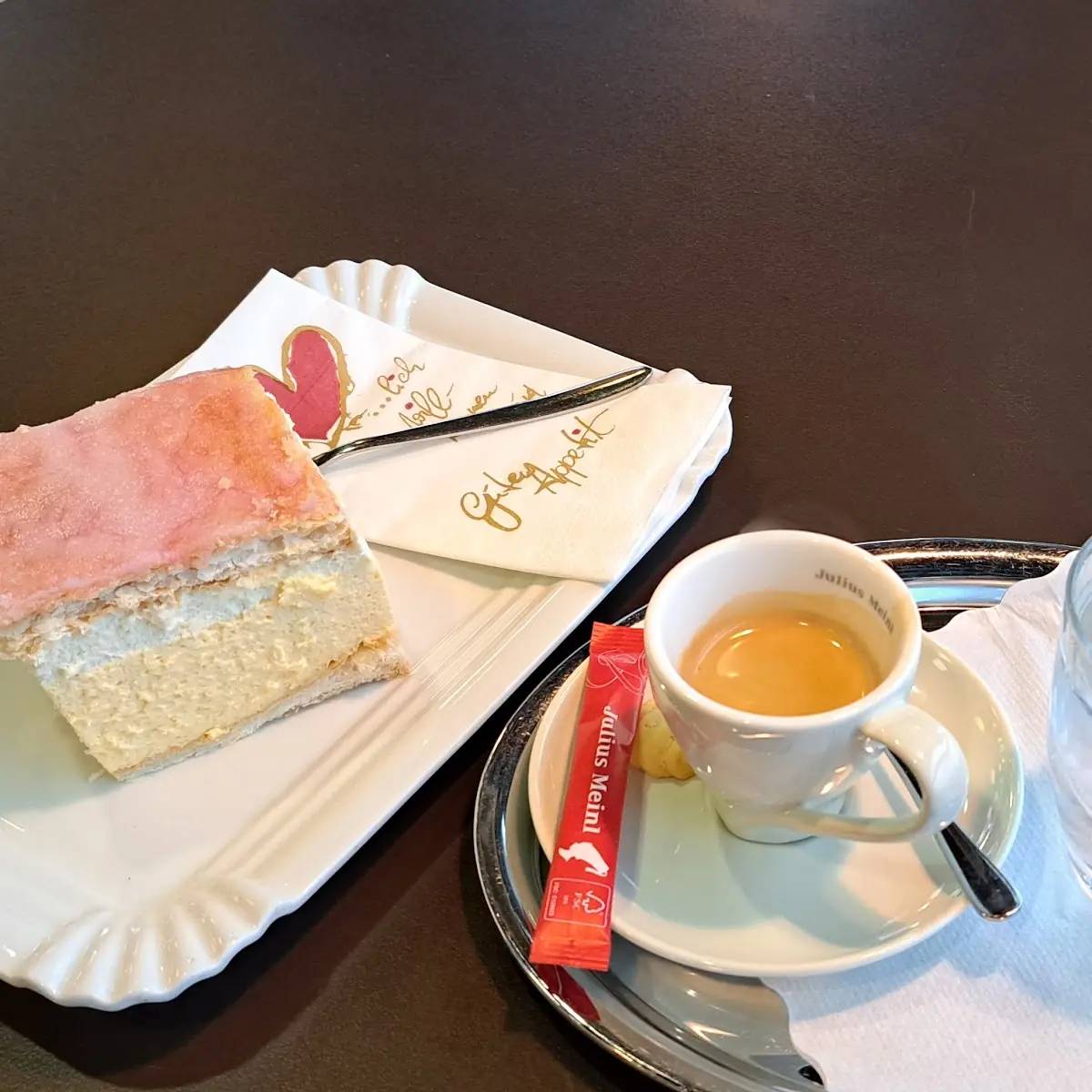 Espresso Und Cremeschnitte