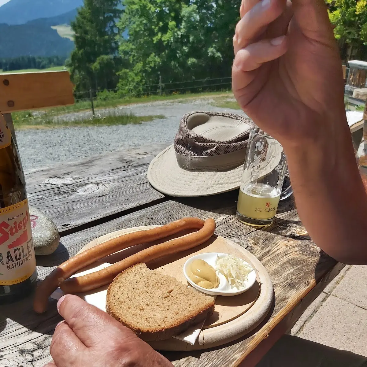 St Johanner Würstl Mit Kren Und Brot