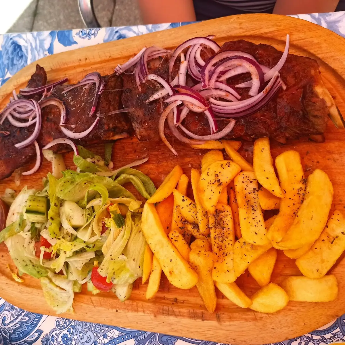 Spare Ribs Mit Pommes Frites