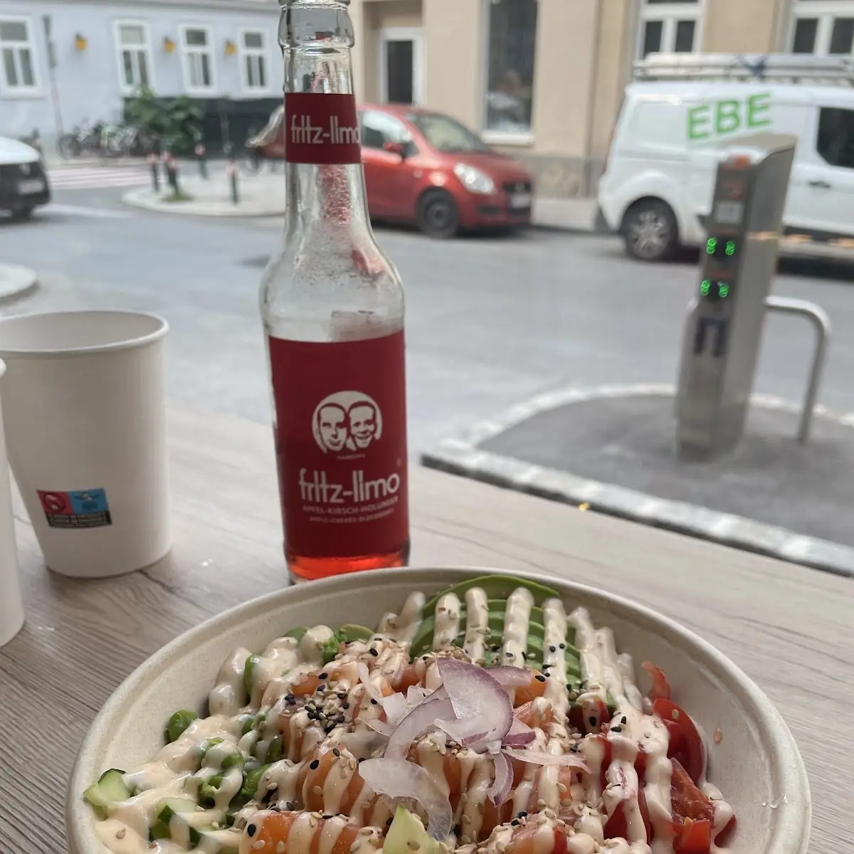 Lachs Avocado Bowl