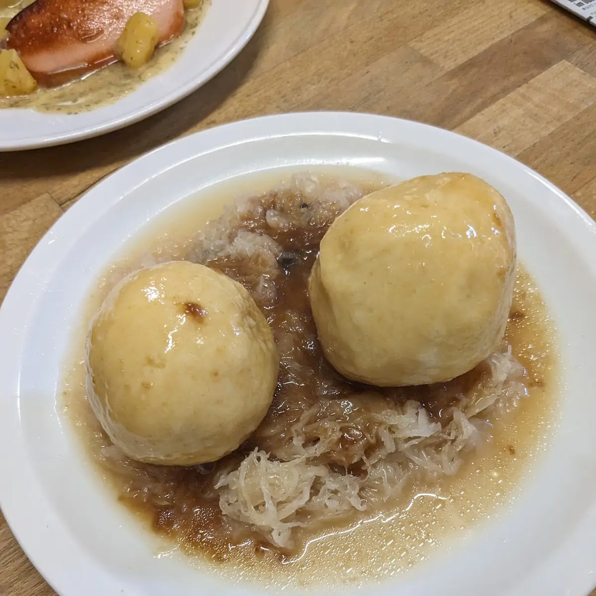 Fleischknõdel Mit Sauerkraut