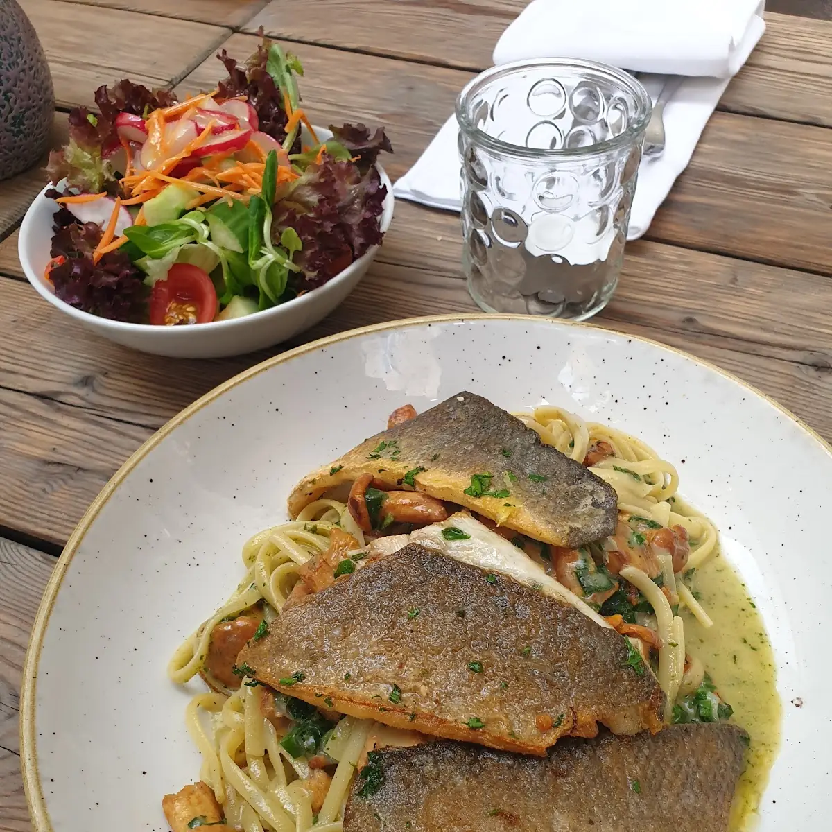 Wolfsbarsch Mit Nudel- Eierschwammerlsauce