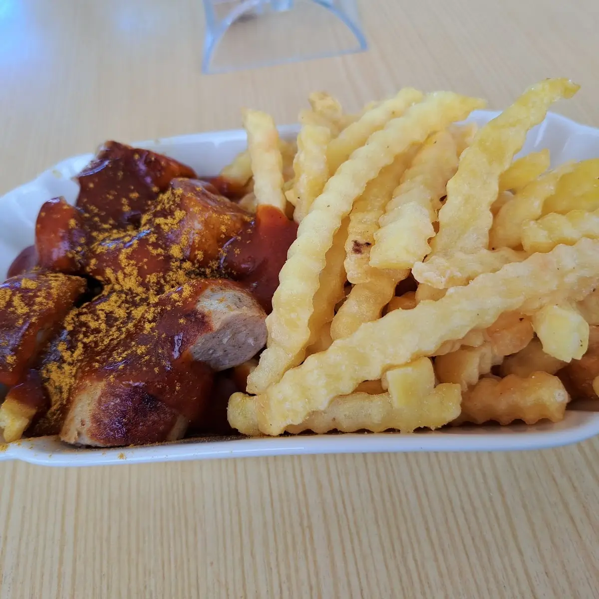 Currywurst Mit Pommes