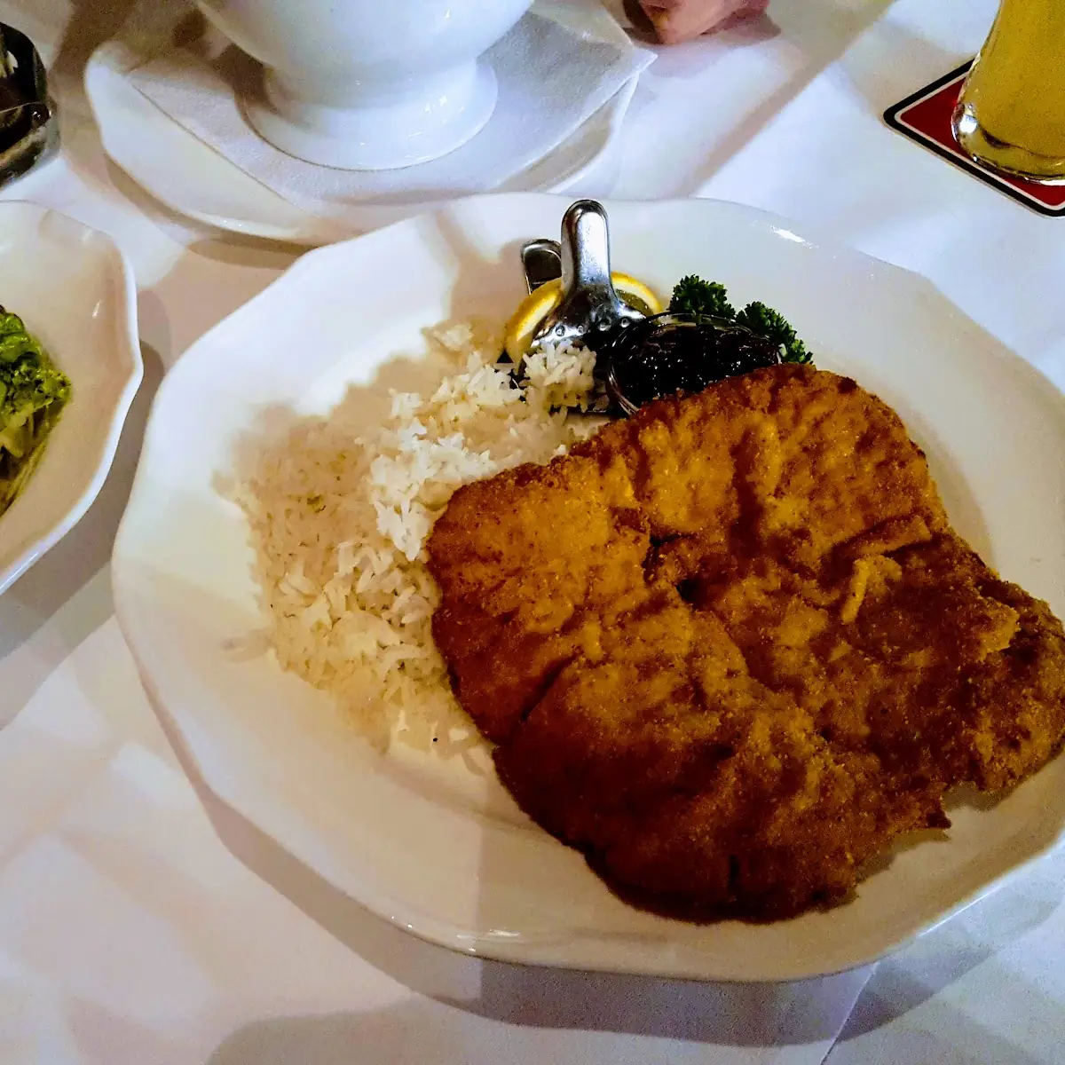 Wiener Schnitzel Mit Reis Und Gemischten Salat