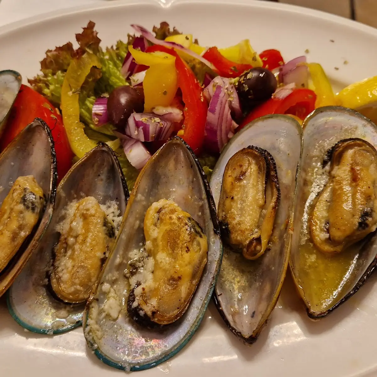 Midia Skordata Grilled Mussels With Garlic