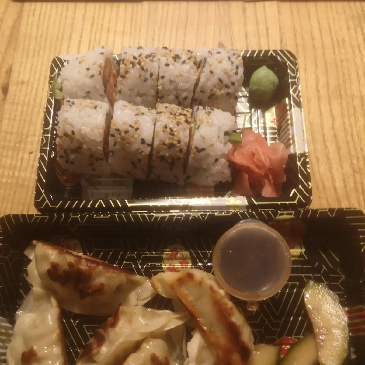 Lachs Tempura Roll