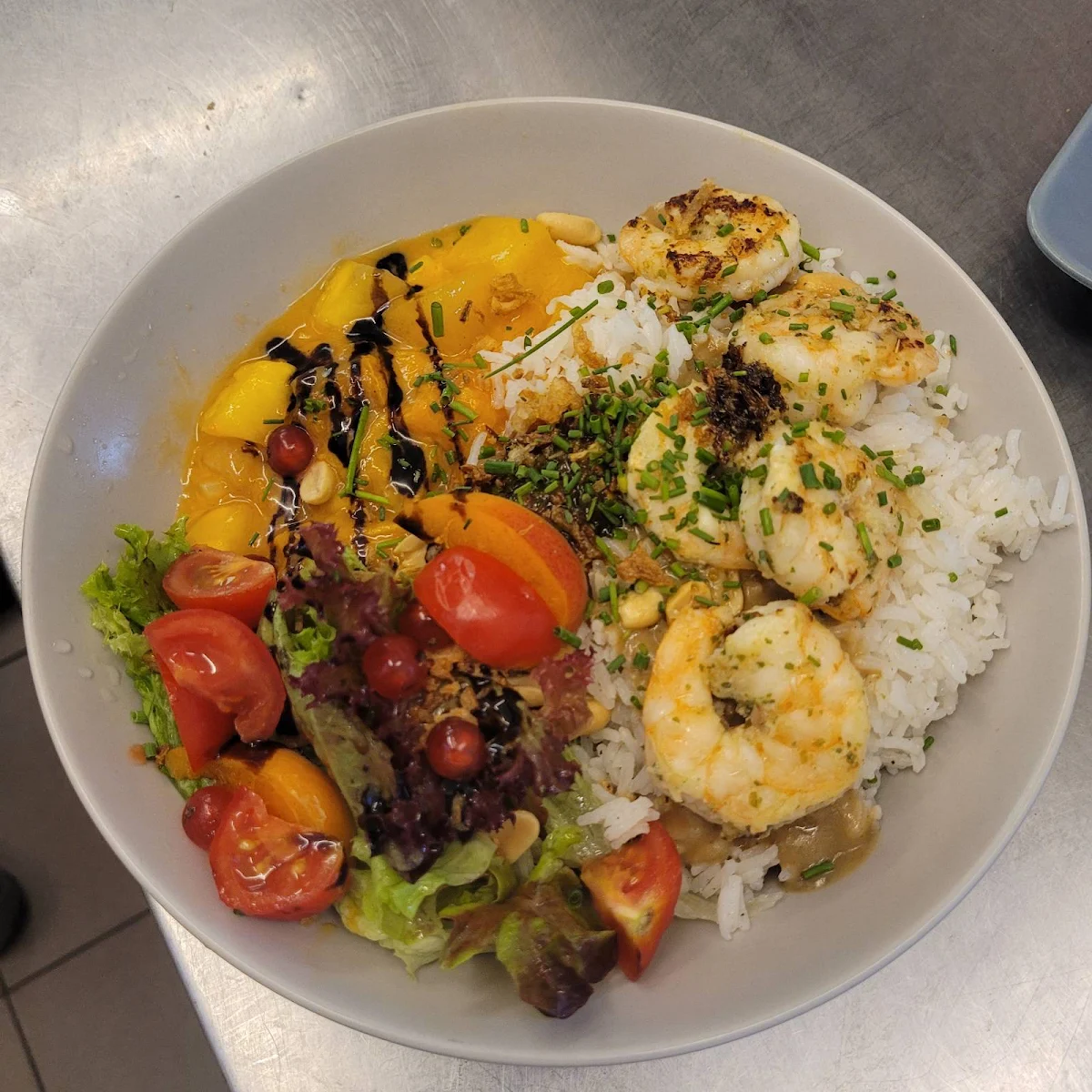 Garnelen Mango Ananas Bowl