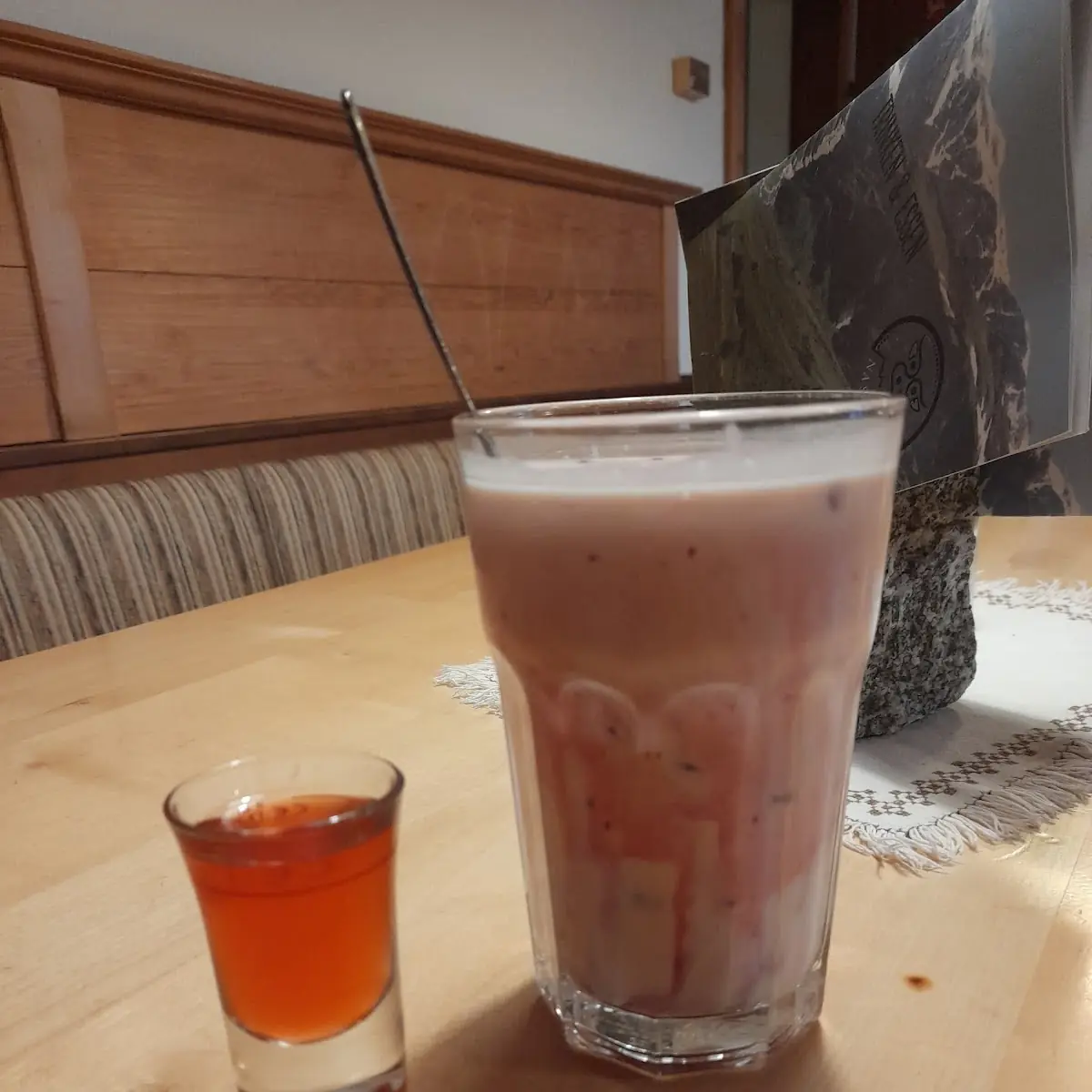 Kleine Bretteljause Und Ein Zirbenschnaps