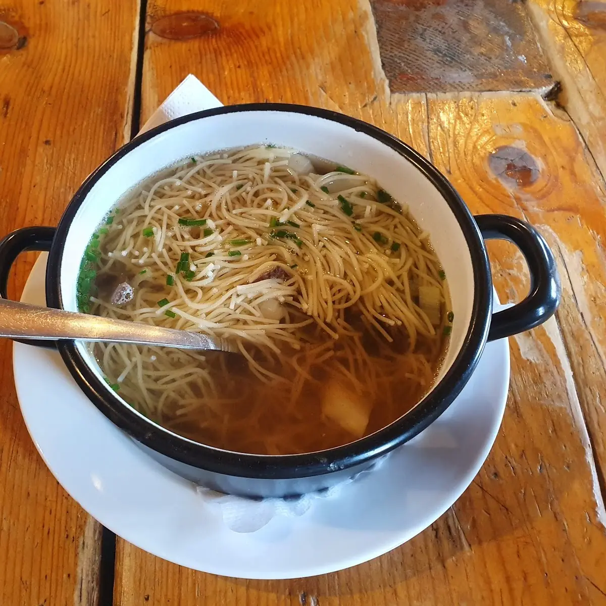 Rindfleischsuppe Mit Gemüse Und Suppennudeln