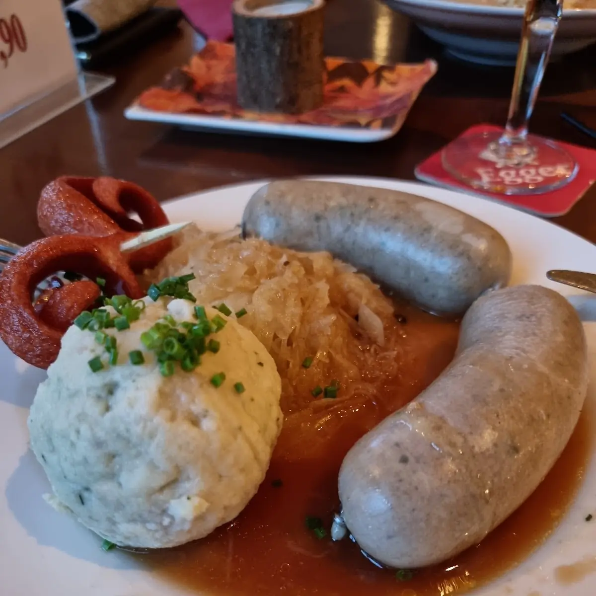 Leberwurst Mit Knödel Und Sauerkraut