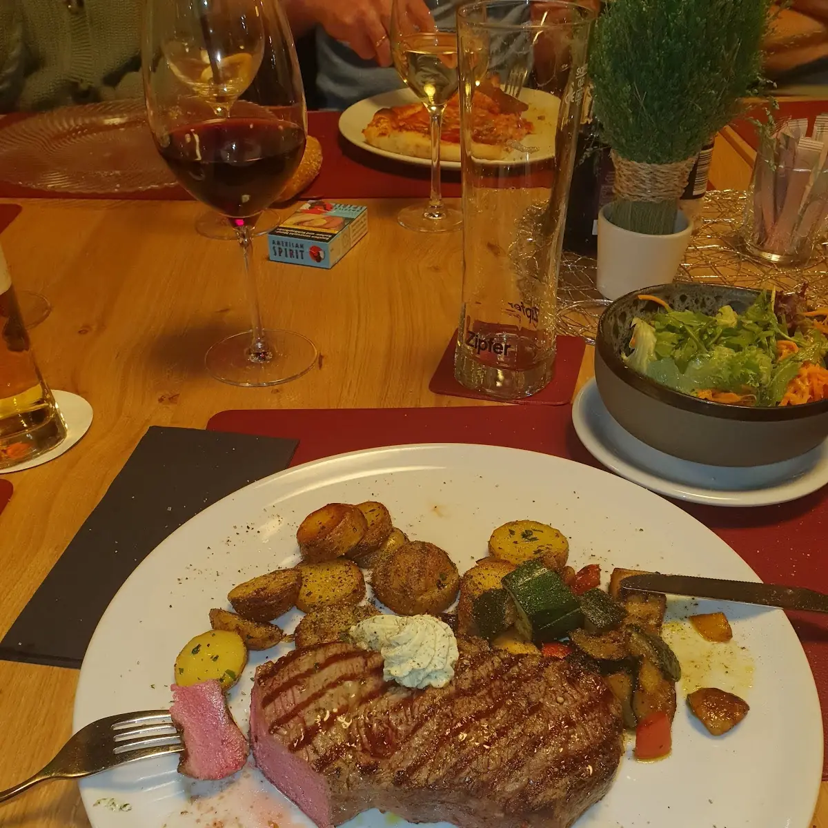 Entrecôte Mit Bratkartoffeln Und Grillgemüse