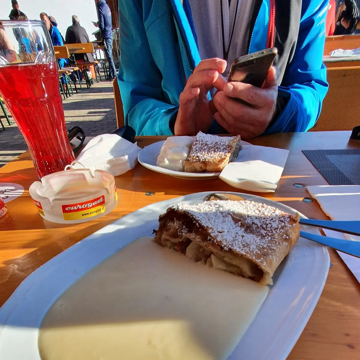 Apfelstrudel Mit Vanillesauce