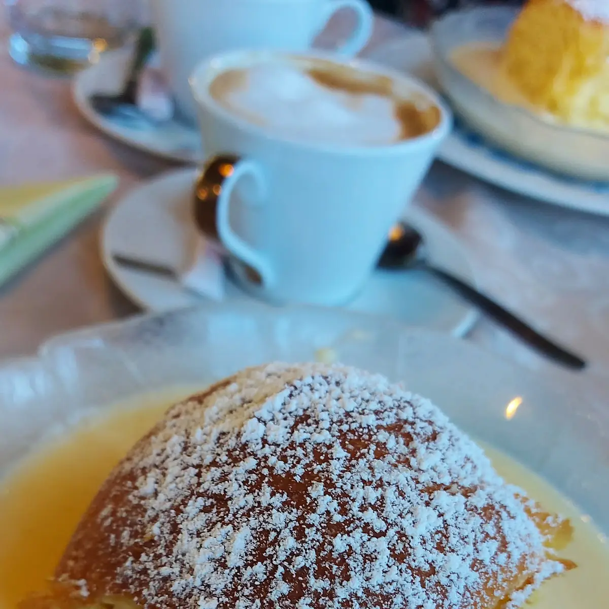 Buchtel Mit Vanillesauce