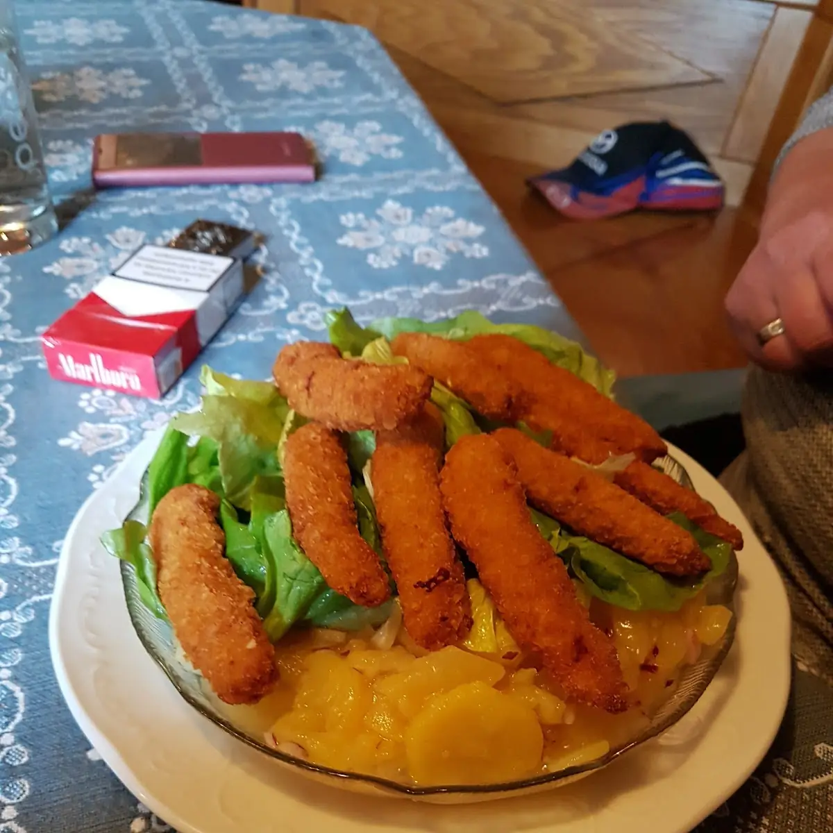 Hühnerstreifen Auf Blattsalat