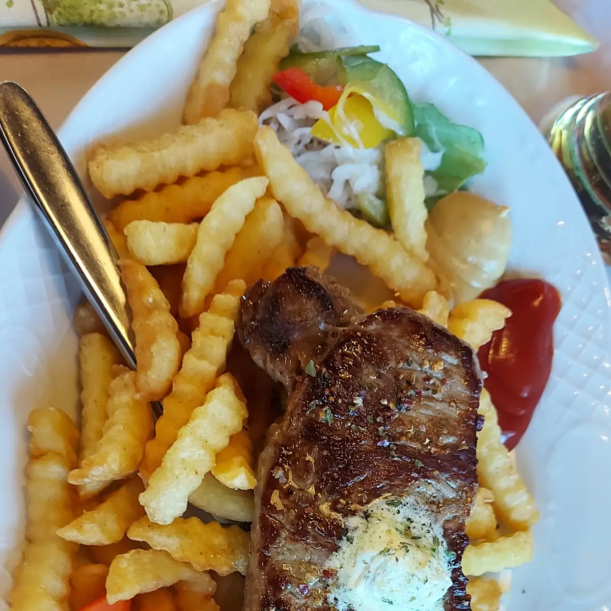 Rumpsteak Mit Pommes Und Gemüse