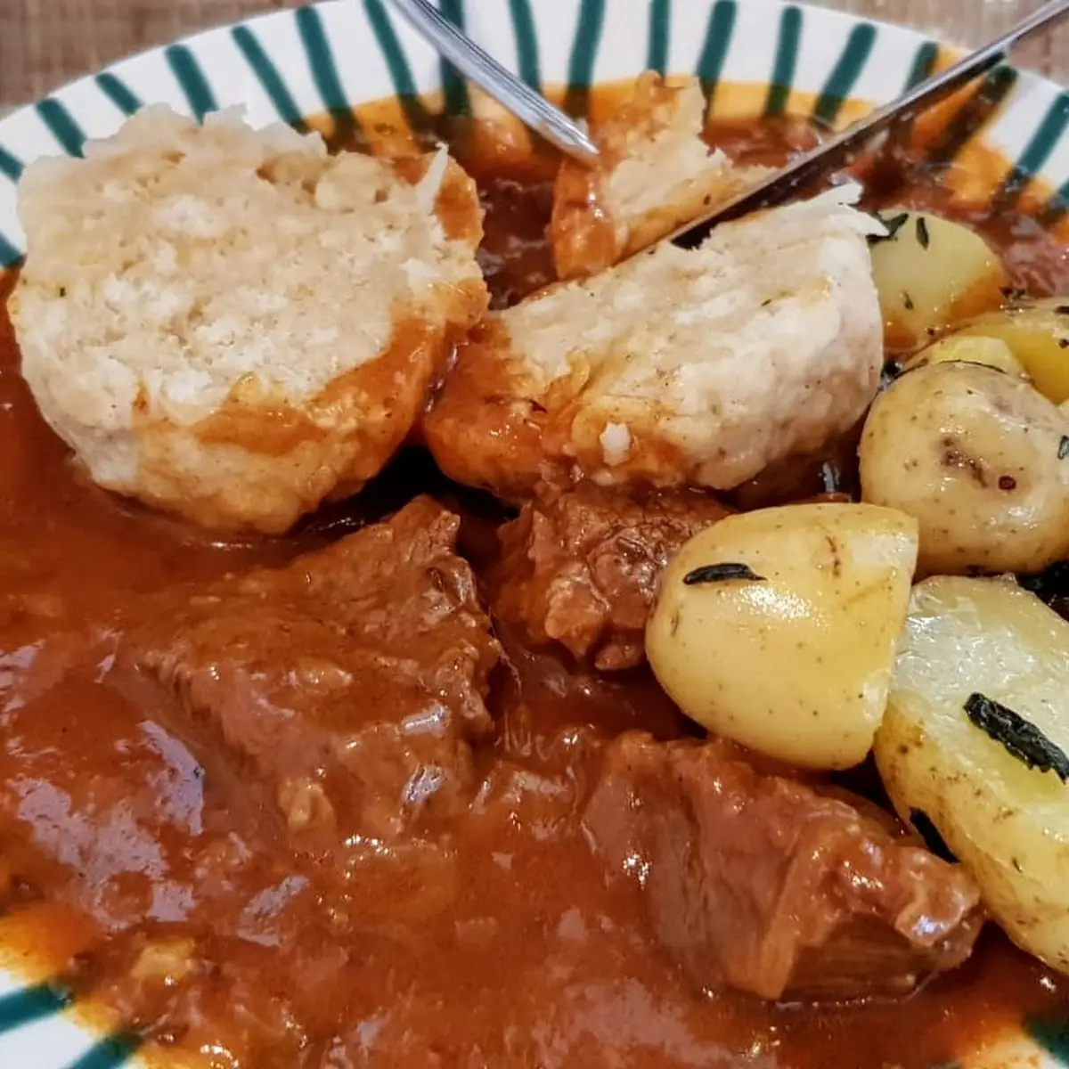 Gulasch Mit Semmelknödel