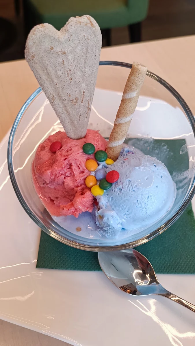 Selbstgemachtes Erdbeer- & Pawpatrol Eis Mit Smarties
