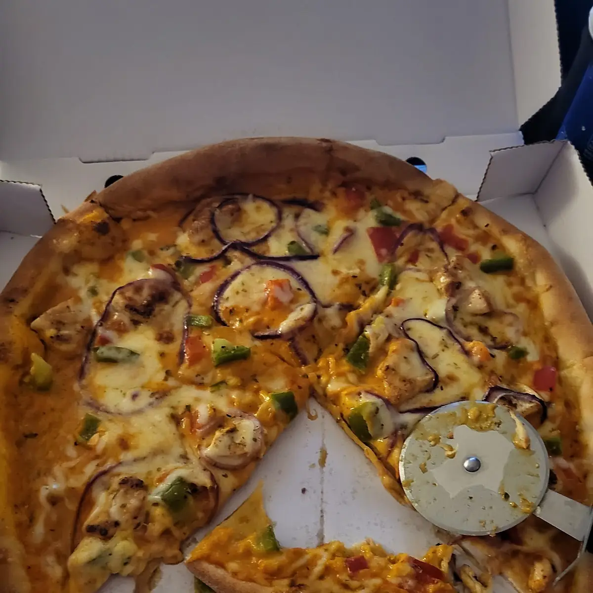 Currysossen Pizza Mit Belag, Pizzeria Amici