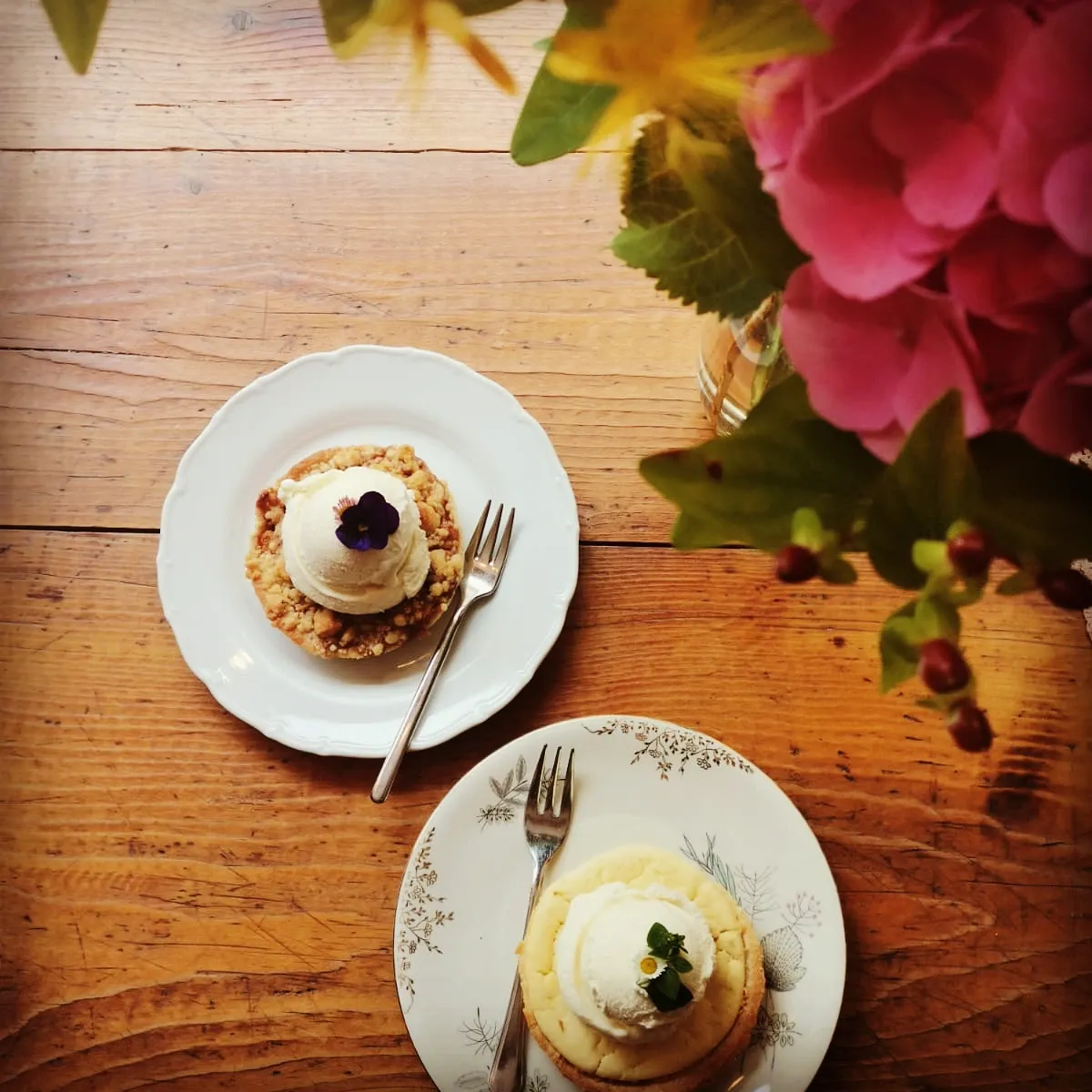 Apfelcrumble Mit Kolibri Eis