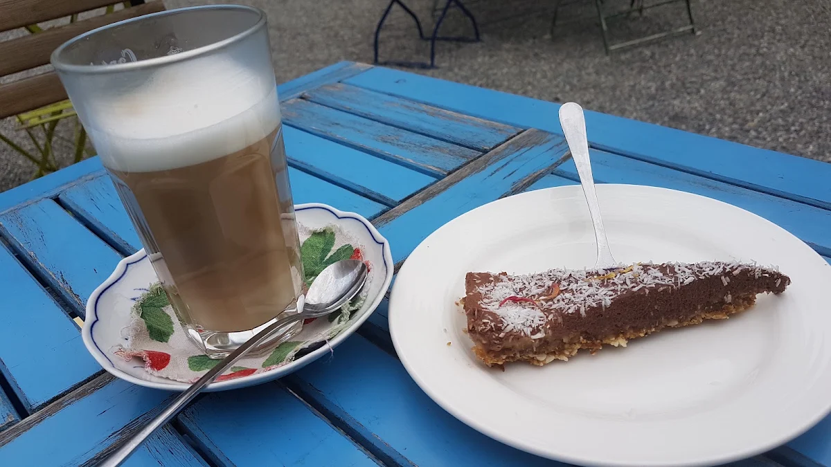 Rohkostkuchen Und Haferlattemacchiato