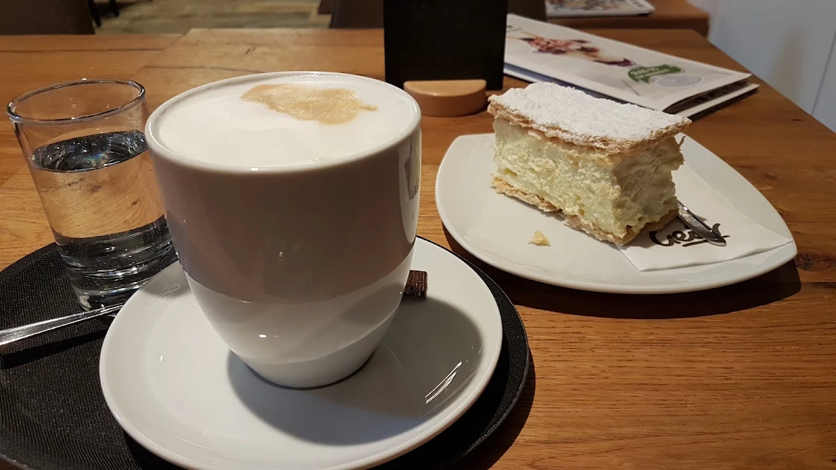 Cremeschnitte Mit Cappucino