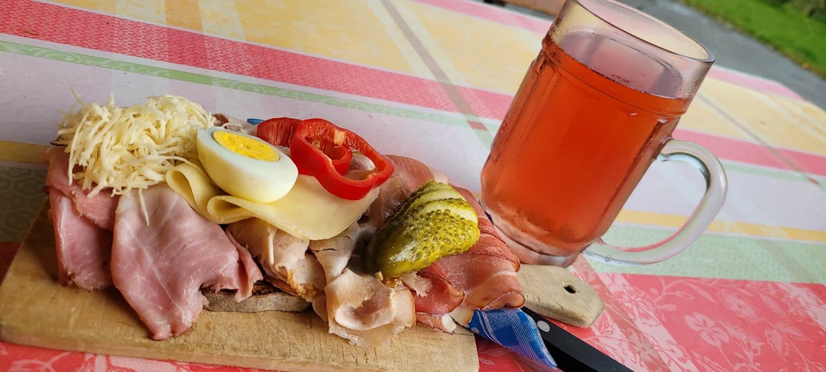 Belegtes Brot Und A Halbe Schülchermischung